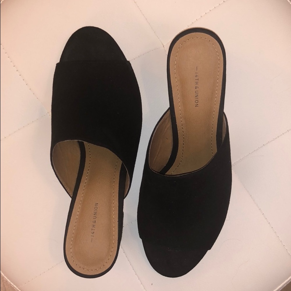 Black 14th & Union healed sandals